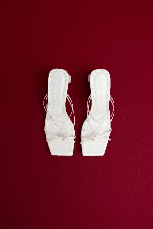 ARANDINA - White Leather Strappy Sandals