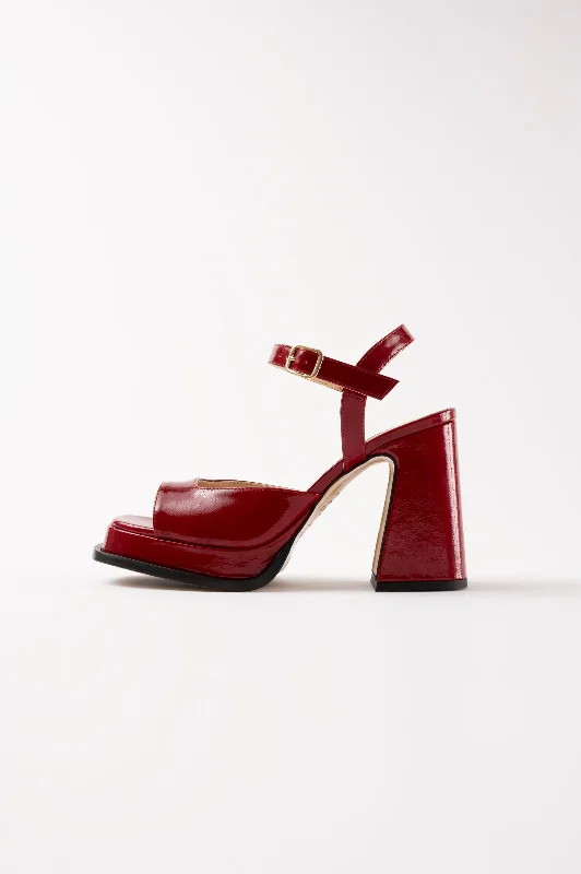 GRACIA - Berry Wrinkled Patent Leather Platform Sandals