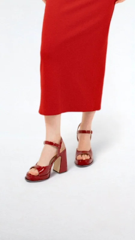 GRACIA - Berry Wrinkled Patent Leather Platform Sandals