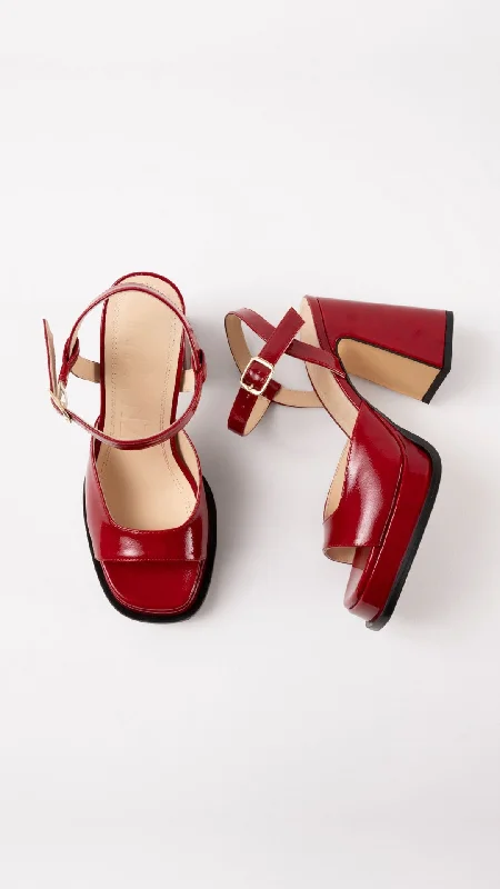 GRACIA - Berry Wrinkled Patent Leather Platform Sandals