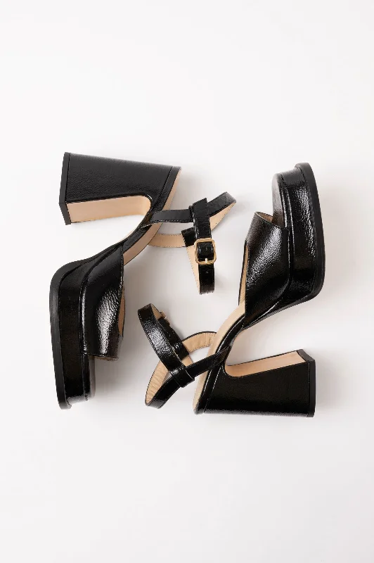 GRACIA - Black Wrinkled Patent Leather Platform Sandals