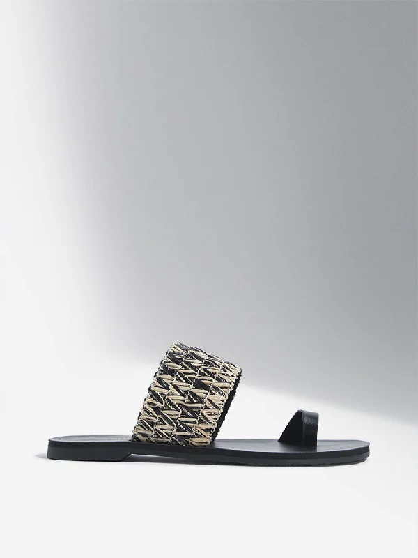 LUNA BLU Black Jute Strap Toe-Ring Sandals